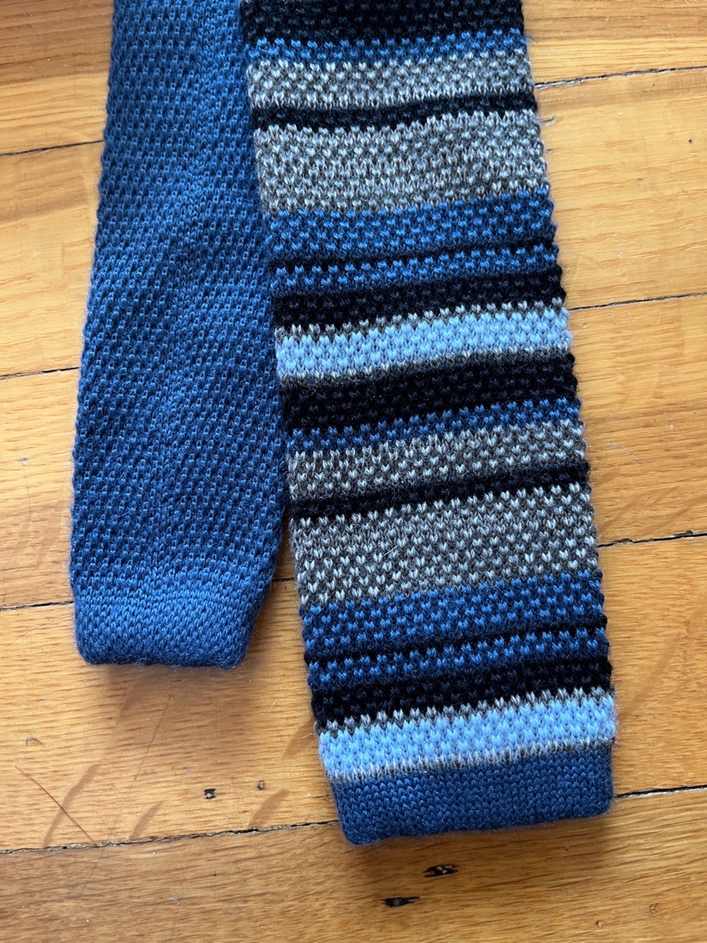 Uniqlo knit striped tie cravat blue black grey skinny square punk preppy vintage